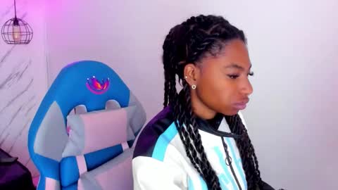   online show from November 3, 11:33 am