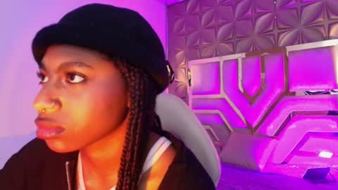   online show from March 11, 12:30 pm