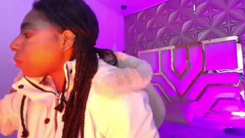   online show from April 18, 12:18 pm