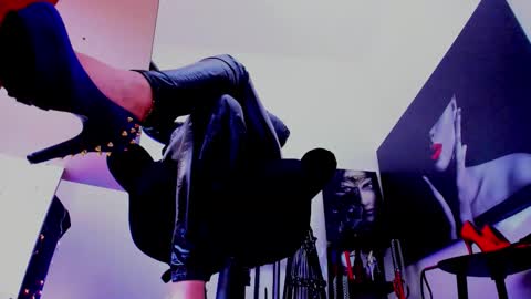 Misscatsnow online show from January 14, 2:30 am