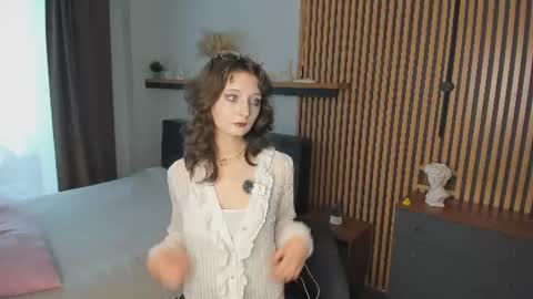 Vivi here 3 online show from July 17, 11:56 am