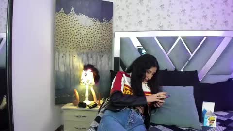 QUEENJEENN online show from May 7, 3:46 am