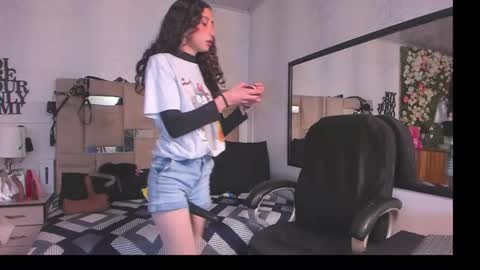 QUEENJEENN online show from December 21, 12:39 am