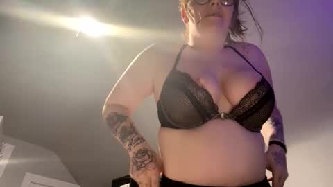 queenjmmannen18 online show from April 6, 5:41 am