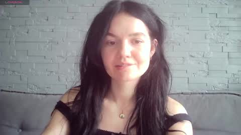 QueenOfModels online show from May 6, 8:20 am