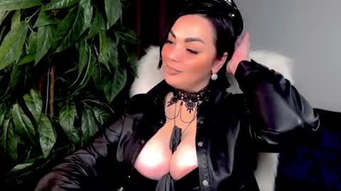 I am online every day from 1800 - 0100 online show from May 28, 9:02 pm