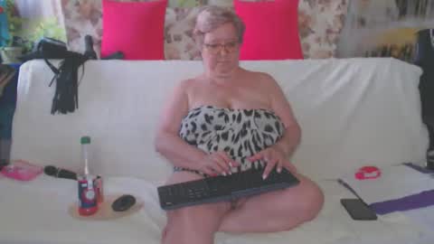 QueenPammy online show from September 9, 1:33 pm