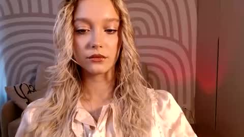 Serena XoXo online show from August 9, 1:27 pm