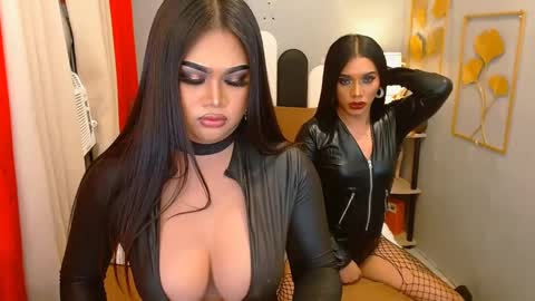 queenshasha and nathalie online show from December 3, 8:44 pm