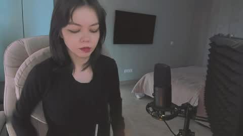 quietluxury online show from March 13, 1:03 pm