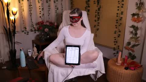 QuinnMonroe online show from February 26, 8:25 pm