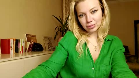Snapshot of qurli24 chatting on February 27, 6:42 pm qurli24 online show from February 27, 6:42 pm