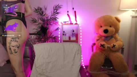 Nova Hollis online show from March 1, 5:22 am