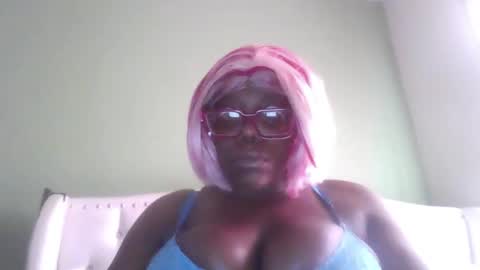 r0yalty100 online show from May 23, 6:59 pm