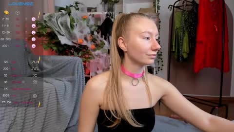 Snapshot of rachel_rut chatting on October 22, 4:37 am Rachel online show from October 22, 4:37 am