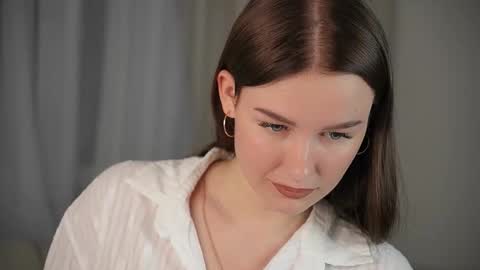 Caroline  online show from October 28, 8:10 pm