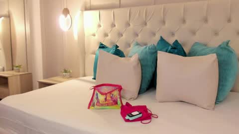 Raquel Moon online show from April 17, 5:37 pm