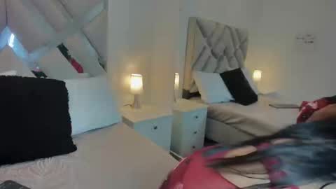 Raquel Moore  online show from March 12, 8:41 am