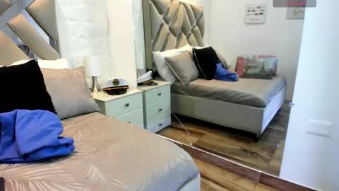 Raquel Moore  online show from October 6, 11:39 am