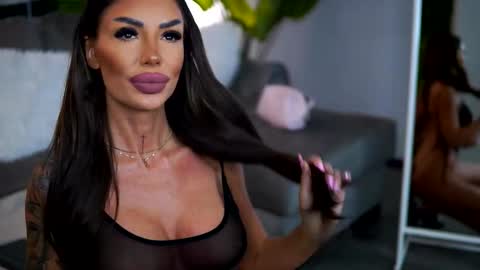 Raquelle online show from September 25, 7:04 am