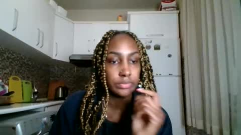 ravenbby online show from May 11, 8:28 pm