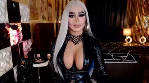 ravenmystiquex online show from June 29, 7:49 am
