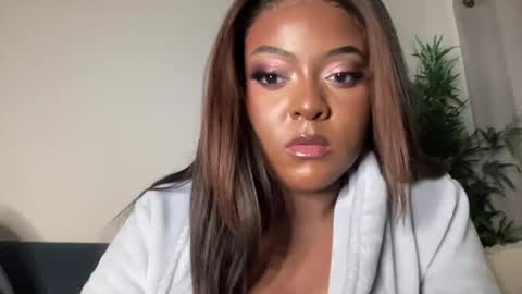 raventhebigbodybitch online show from February 3, 1:09 am