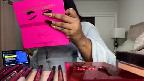 raventhebigbodybitch online show from January 28, 1:05 pm
