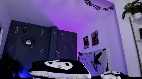 Snapshot of ravenwitch_ chatting on October 5, 11:45 pm Raven Witch online show from October 5, 11:45 pm