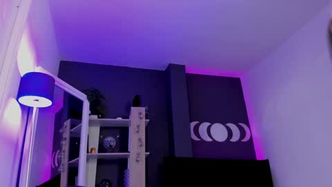 Snapshot of ravenwitch_ chatting on February 2, 9:02 pm Raven Witch online show from February 2, 9:02 pm