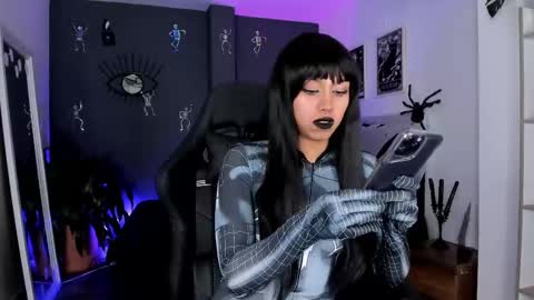 Snapshot of ravenwitch_ chatting on October 16, 10:30 pm Raven Witch online show from October 16, 10:30 pm