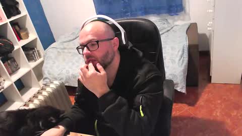 ravingr3d3 online show from March 9, 10:25 pm