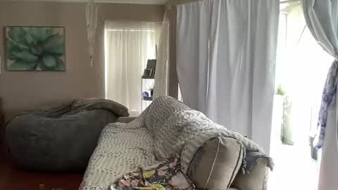 RoxanneRowdy online show from April 22, 6:04 pm