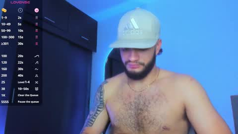 Snapshot of raymond_baker chatting on October 24, 11:38 pm Felipe independent model online show from October 24, 11:38 pm