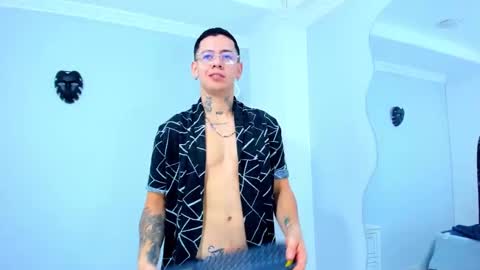 Snapshot of raymondstonee chatting on February 16, 1:49 pm Raymond Stonee online show from February 16, 1:49 pm