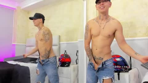 Snapshot of raymondstonee chatting on January 22, 4:23 pm Raymond Stonee online show from January 22, 4:23 pm