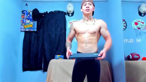 Snapshot of raymondstonee chatting on March 3, 8:11 pm Raymond Stonee online show from March 3, 8:11 pm