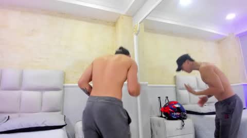 Snapshot of raymondstonee chatting on January 18, 12:47 pm Raymond Stonee online show from January 18, 12:47 pm