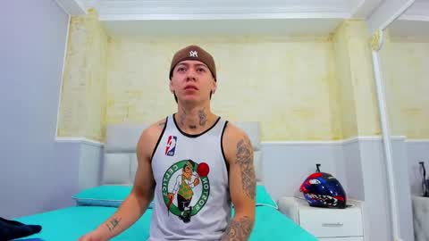 Snapshot of raymondstonee chatting on February 9, 2:07 pm Raymond Stonee online show from February 9, 2:07 pm