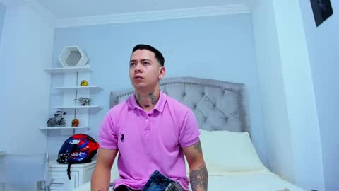 Snapshot of raymondstonee chatting on January 28, 1:05 pm Raymond Stonee online show from January 28, 1:05 pm