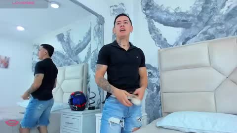 Snapshot of raymondstonee chatting on January 21, 1:00 pm Raymond Stonee online show from January 21, 1:00 pm