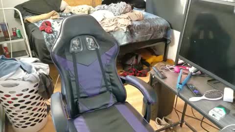 raynes_lair34 online show from March 24, 6:47 pm