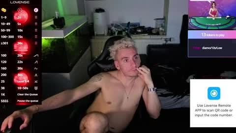 Rayzel White online show from May 16, 2:19 am