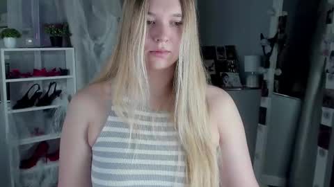 Snapshot of rebecca_____ chatting on October 24, 2:34 am rebecca_____ online show from October 24, 2:34 am