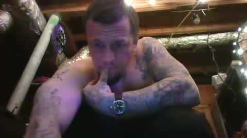 Snapshot of recka810 chatting on February 22, 9:56 am recka810 online show from February 22, 9:56 am