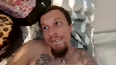 Snapshot of recka810 chatting on October 14, 3:09 am recka810 online show from October 14, 3:09 am