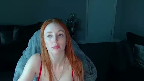 Snapshot of red_firesquirt chatting on February 18, 9:53 pm Red -  online show from February 18, 9:53 pm