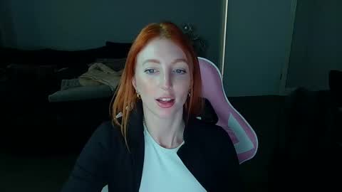 Snapshot of red_firesquirt chatting on March 5, 4:24 pm Red -  online show from March 5, 4:24 pm