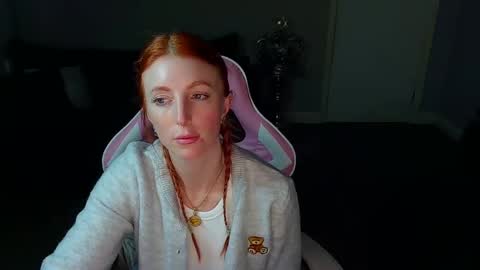 Snapshot of red_firesquirt chatting on January 29, 9:39 pm Red -  online show from January 29, 9:39 pm