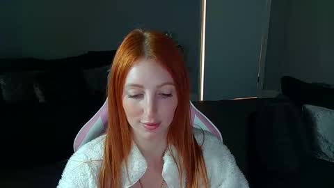 Snapshot of red_firesquirt chatting on February 18, 2:38 pm Red -  online show from February 18, 2:38 pm